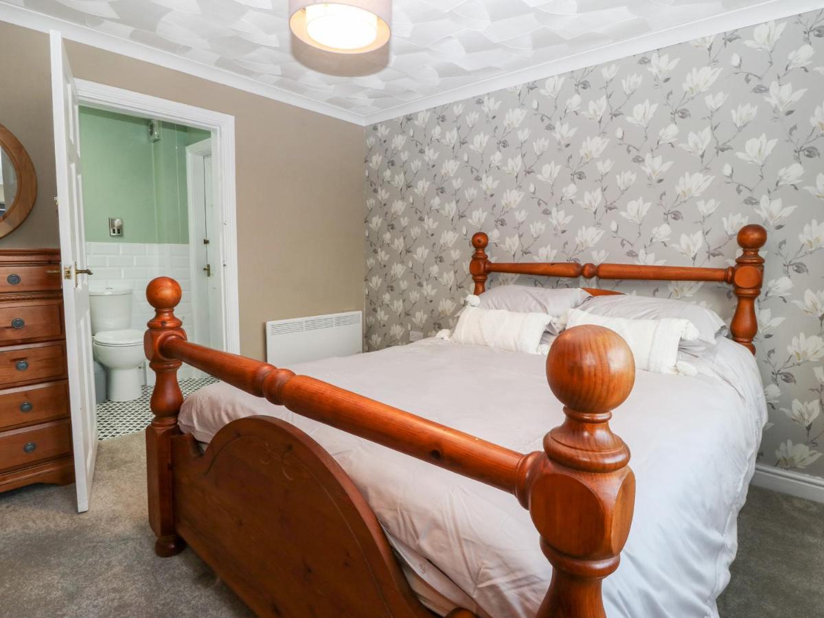 Cedars Villa Holyhead Ngoại thất bức ảnh