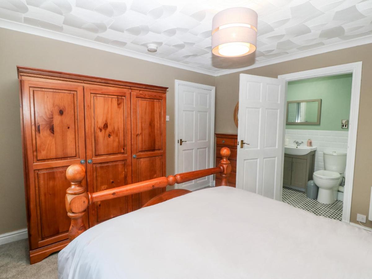 Cedars Villa Holyhead Ngoại thất bức ảnh