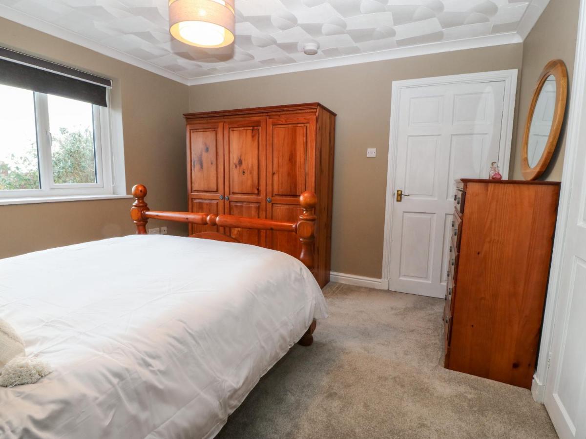 Cedars Villa Holyhead Ngoại thất bức ảnh